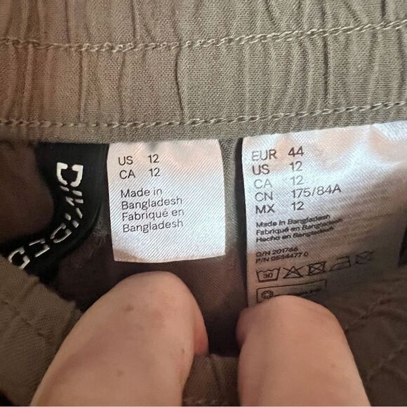 Divided Linen Like Pant Size 12, With Pockets. Comfy and Flowy. GUC. - Picture 3 of 3